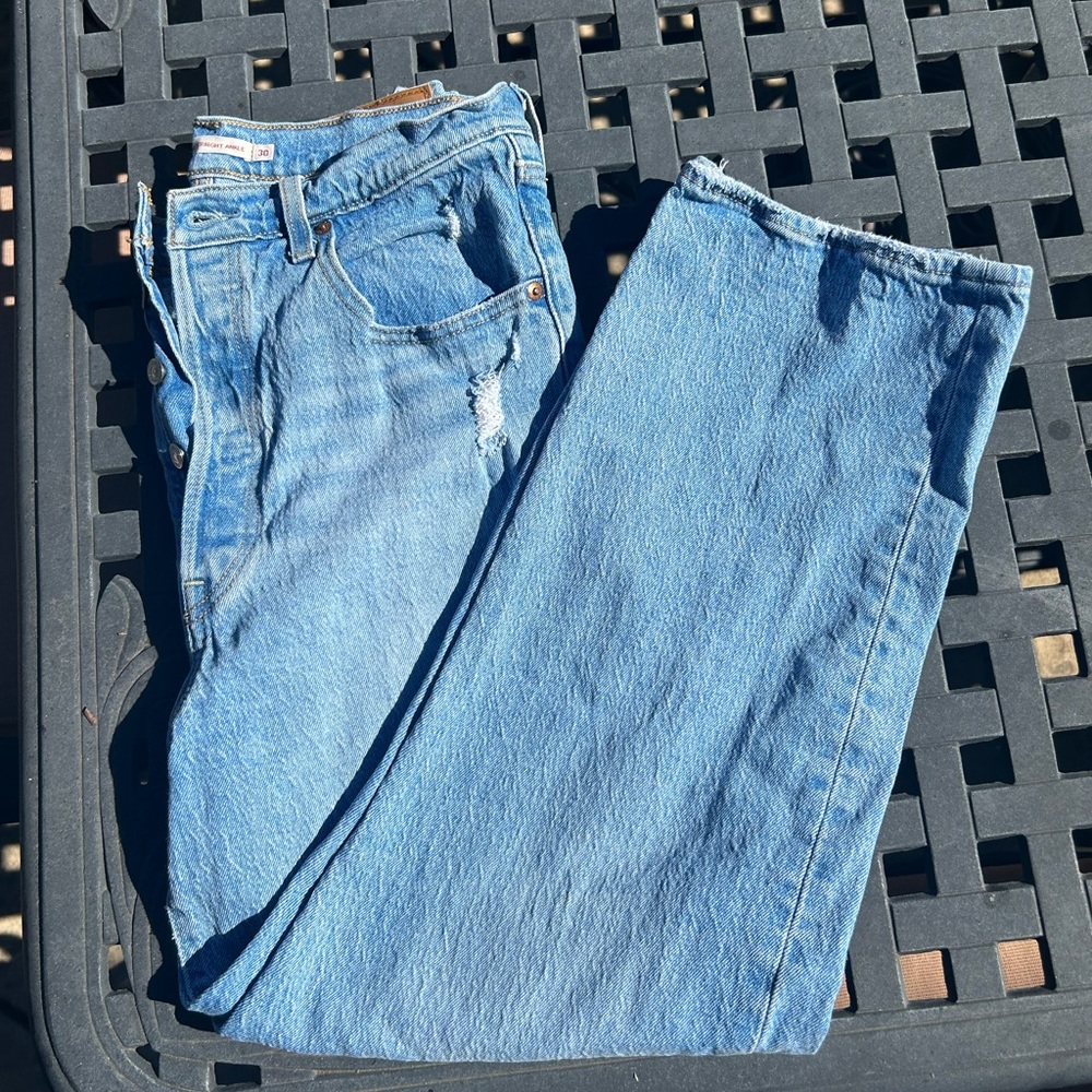 Levi’s Ribcage Straight Ankle Jeans- Light Wash